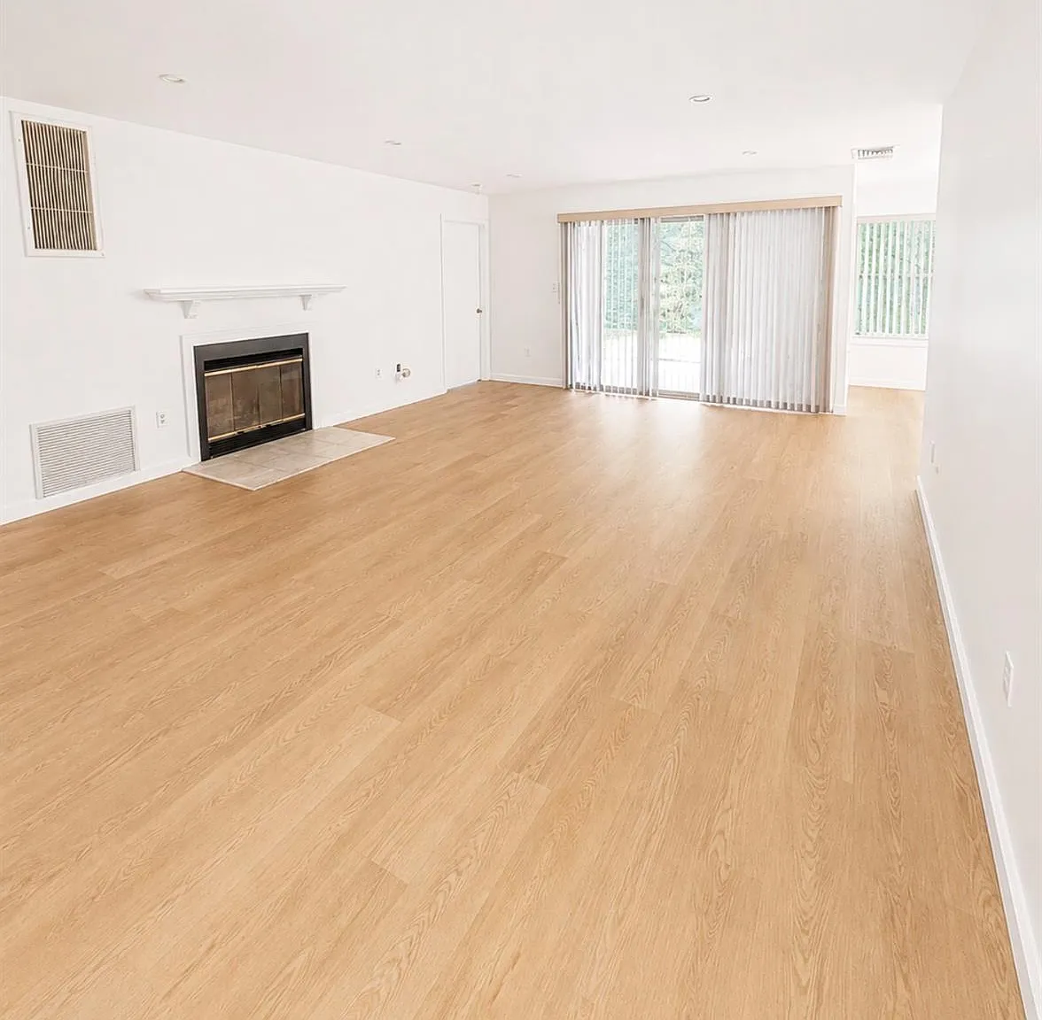 3 bed, 2.0 bath, 1436 sqft, $3,175 — Photo 3