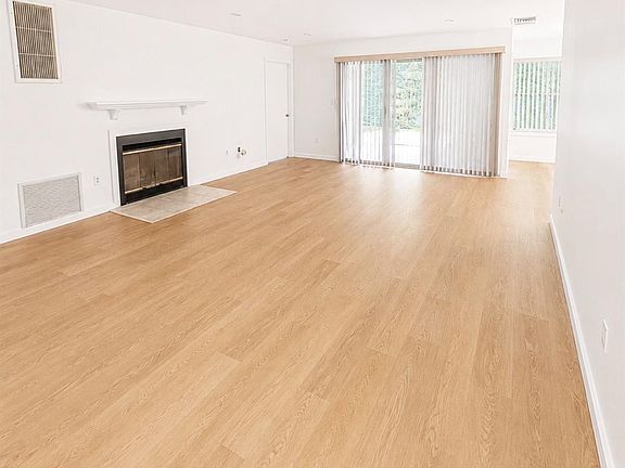 3rd image of 803 Lenox Rd