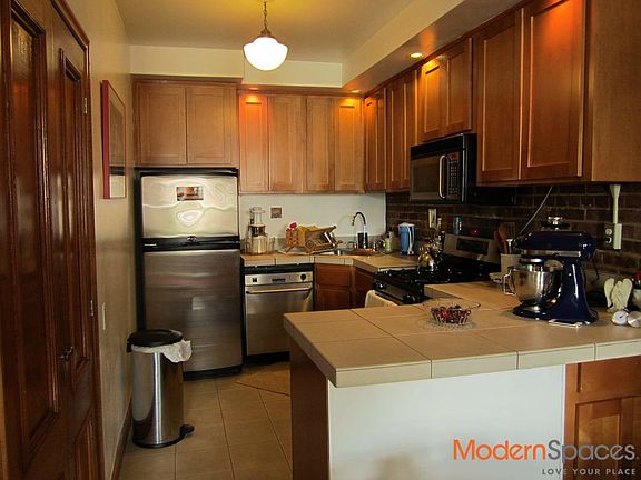 4th image of 4730 Vernon Blvd APT 2F