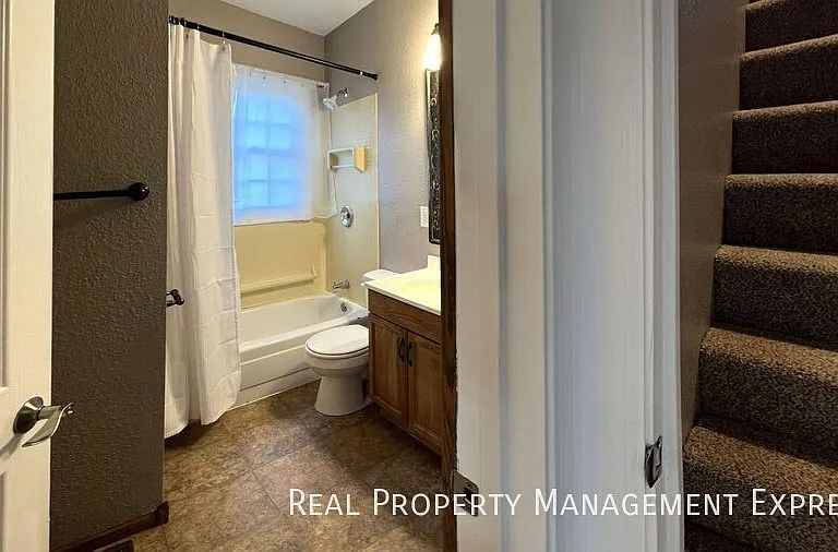 808 S Glendale Ave — Photo 18