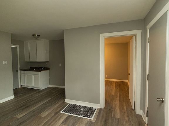 3rd image of 928 W Front St