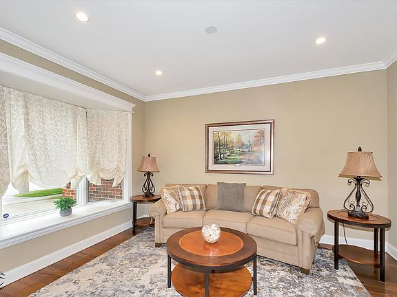 4th image of 1406 E Lake Ave