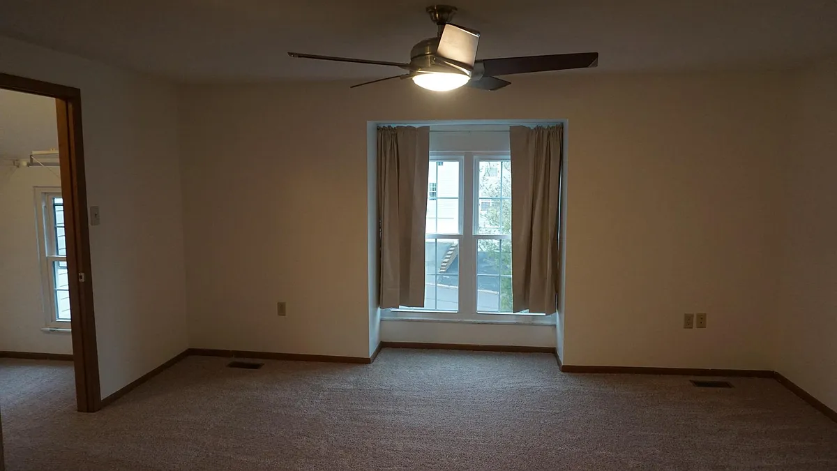 Master bedroom with walk-in closet - 2676 Quail Ridge Ln