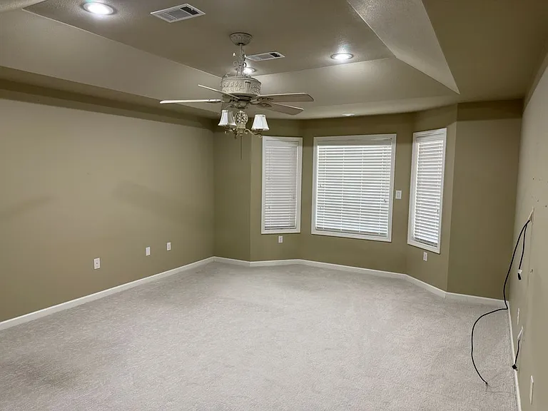 12 Enclave — Photo 13