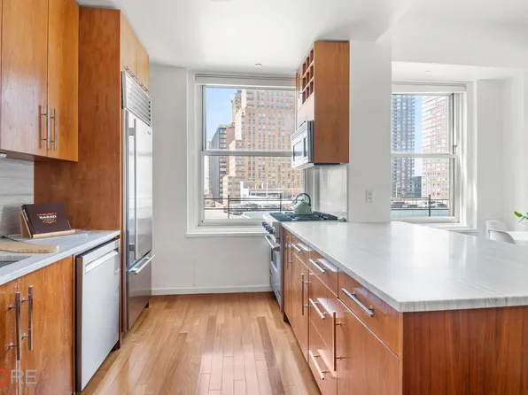 88 Greenwich Street 923 image 3 of 19