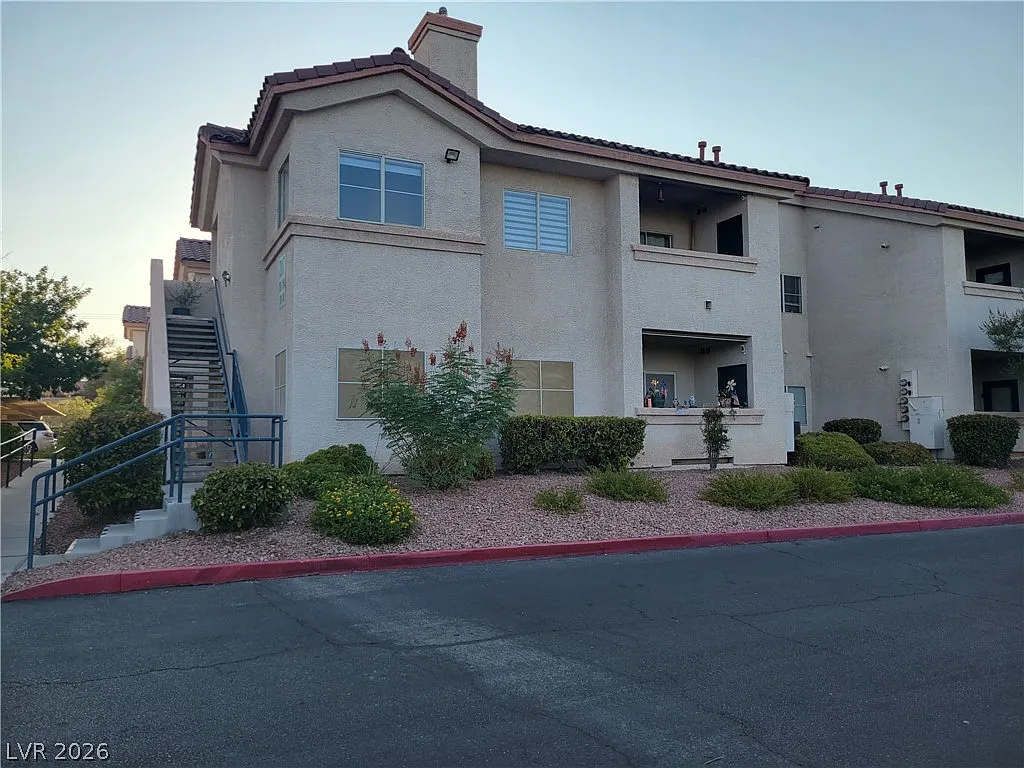 3 bed, 2.0 bath, 1110 sqft, $1,795 — Photo 1