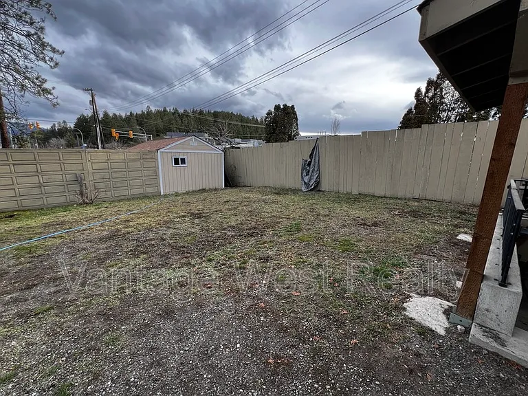 1560B Glenmore Rd N — Photo 10
