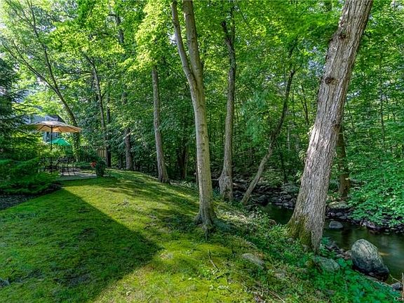 3rd image of 61 Woodlands Dr
