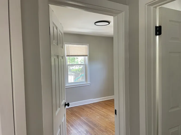 220 N Locust St — Photo 14