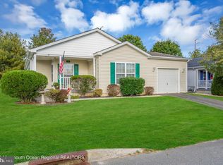 38 Fort Lee Dr, Manahawkin, NJ