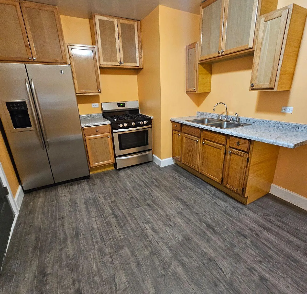 2 bed, 1000 sqft, $1,475 — Photo 2