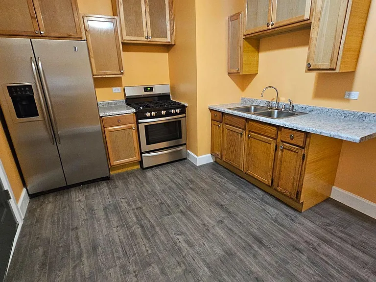 1421 W 78th St #3 — Photo 1