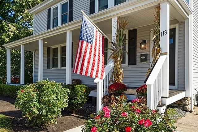 Front entrance and porch. Featuring a nicely landscaped lawn.