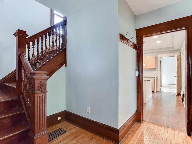 775 Jessamine Ave E — Photo 11