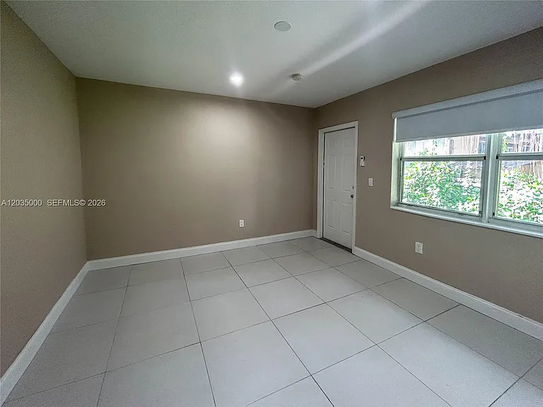 1265 SW 6th St #16 — Photo 4