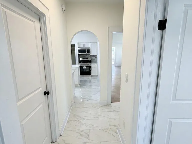 186 Isabella Ave #1 — Photo 3