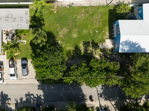 974 Oleander Rd, Key Largo, FL 33037