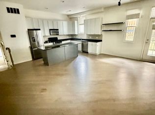 1761 W Morse Ave, Chicago, IL 60626