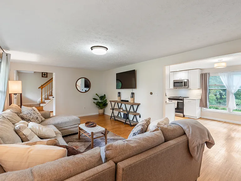 20 Paddington Dr — Photo 2