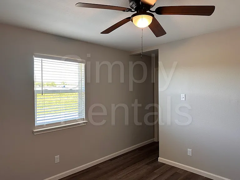 11015 W Interstate Highway 30 — Photo 17