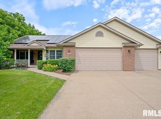 325 Woodland Dr, Andalusia, IL 61232