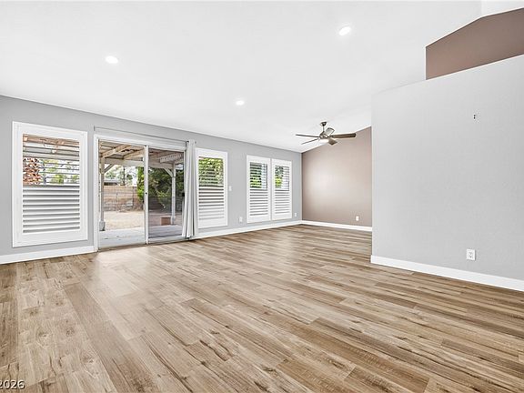 4th image of 2803 Camelback Ln