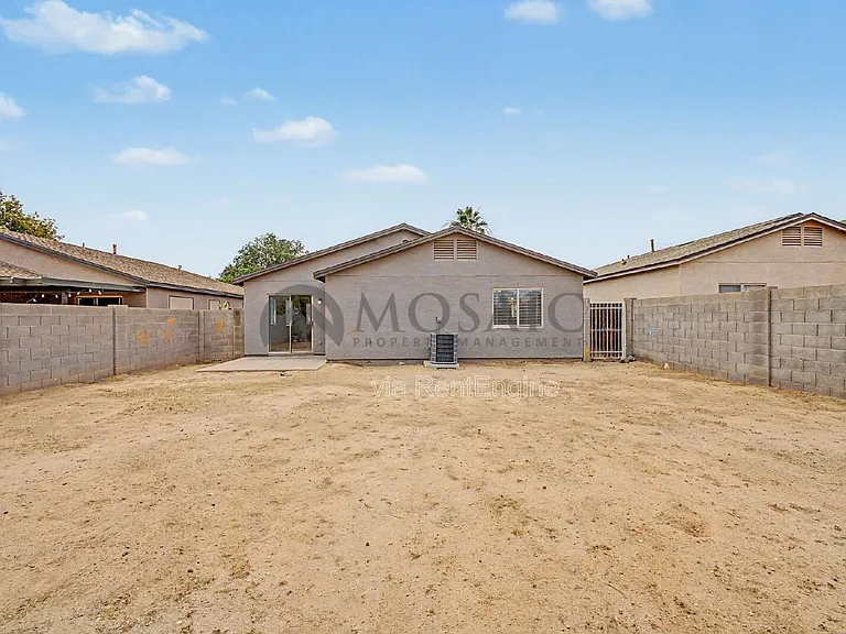 1004 E Cowboy Cove Trl — Photo 23
