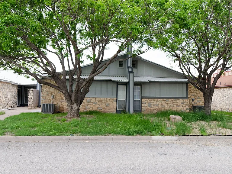 915 Todd Ln — Photo 15