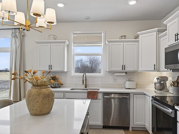 3rd image of 63 SE Dorr Dr