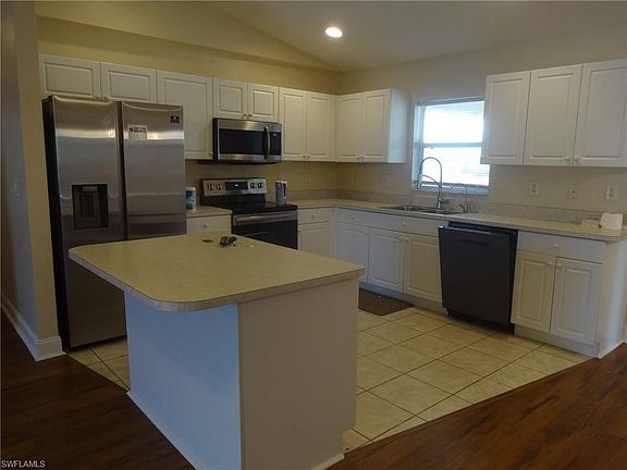 5th image of 1227 NE 12th Pl