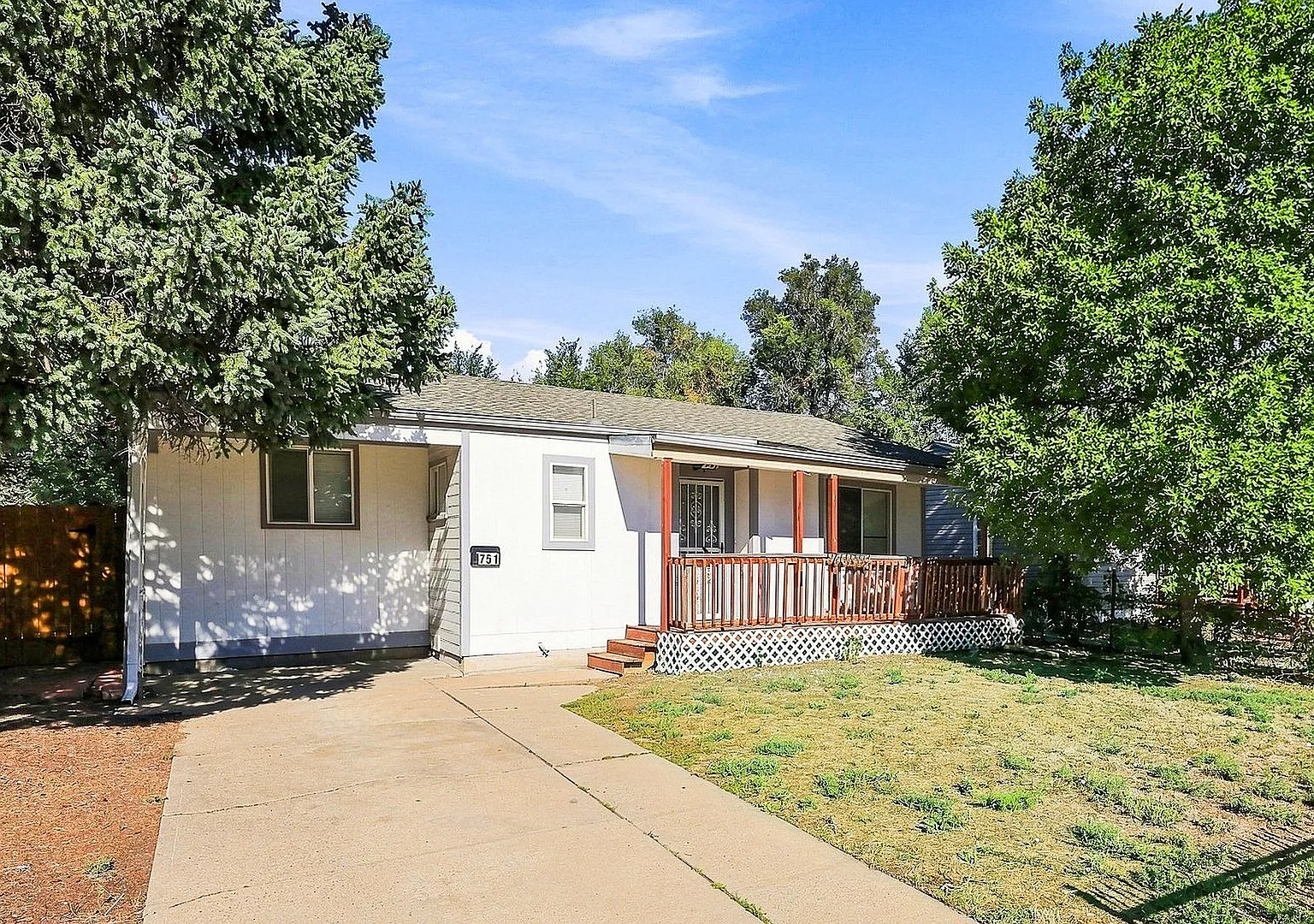 $0 Deposit Option! Cozy 2 Bed 1 Bath Home With Office In Villa Park — Photo 2