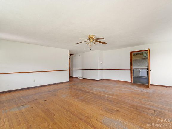 5th image of 286 Killian St