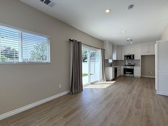 2nd image of 1018 College Ave #2