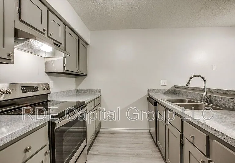 1935 Cranford Dr #104 — Photo 3