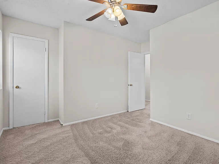 300 E McPherson Dr — Photo 21