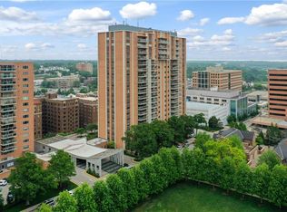 121 W 48th St APT 904, Kansas City, MO 64112