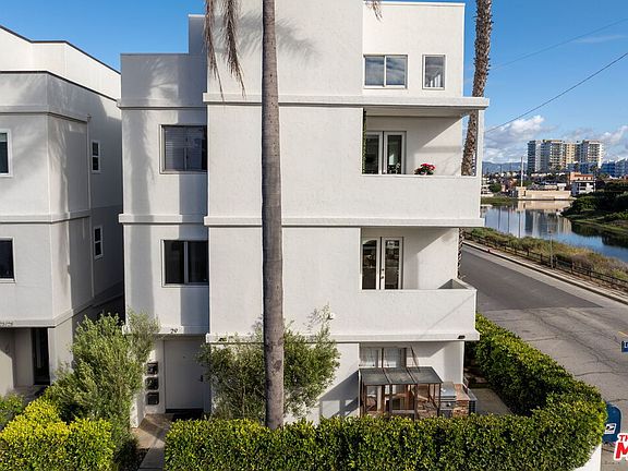 5th image of 29 Lighthouse St #2