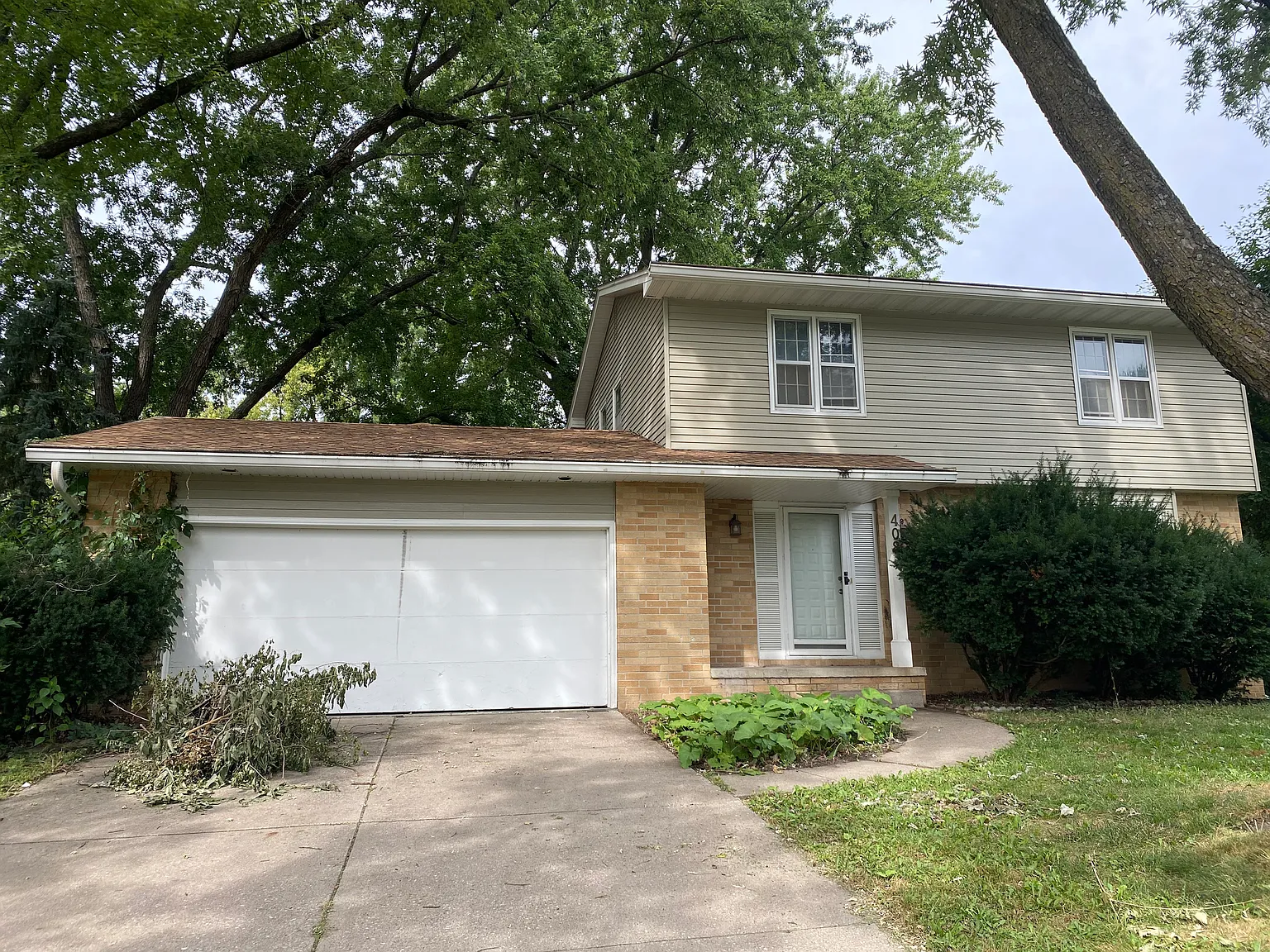 4 bed, 1636 sqft, $2,200 — Photo 1