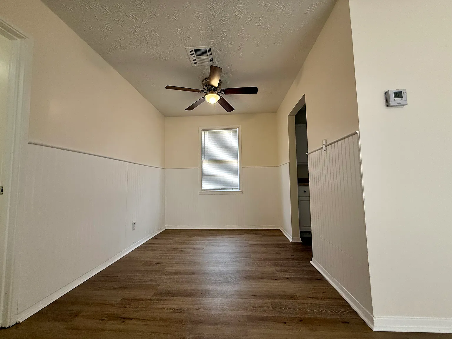 3 bed, 944 sqft, $975 — Photo 4