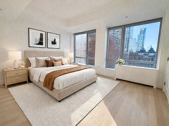 3rd image of 212 W 72nd St #14D