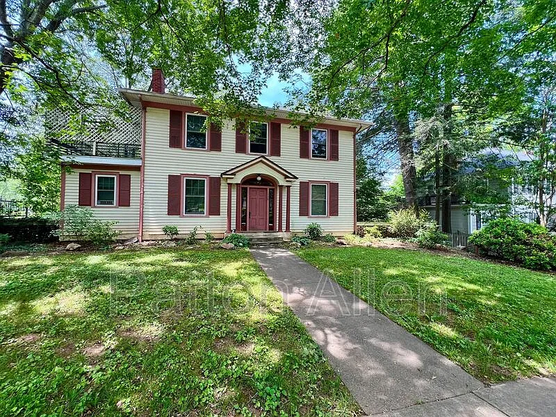 130 Edwin Pl #4