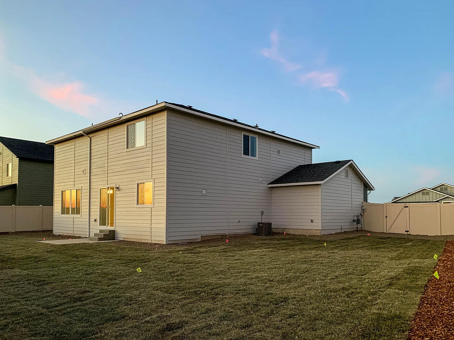 4 bed, 2.5 bath, 2332 sqft, $2,650 — Photo 4