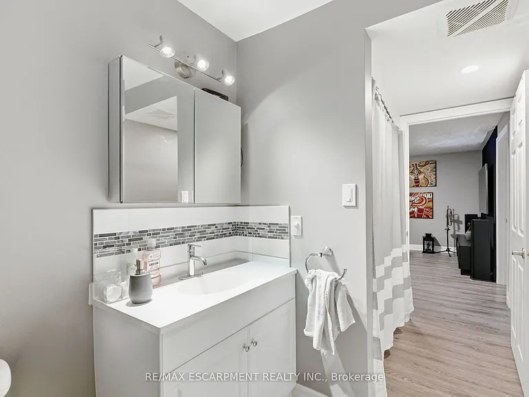 303 Caledon Ave #LOWER — Photo 26