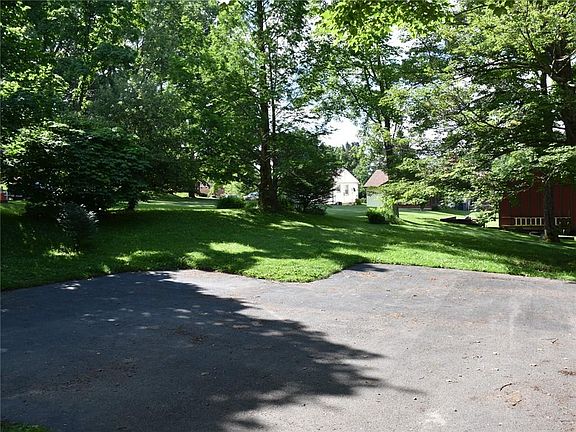 5th image of 544 E College St