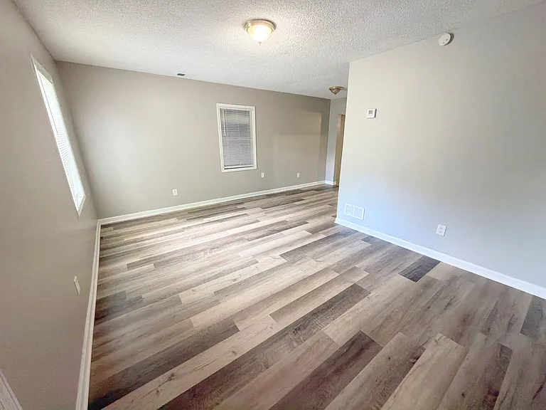 445 W Brooks Rd — Photo 13