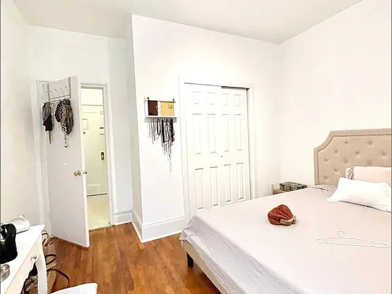 210 W 16th St #1E — Photo 5