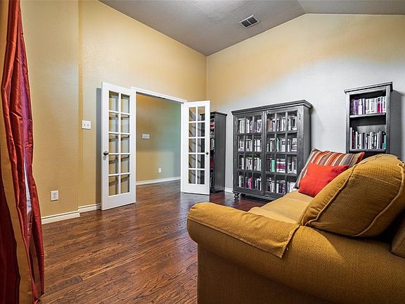 3rd image of 1309 Brundidge Dr