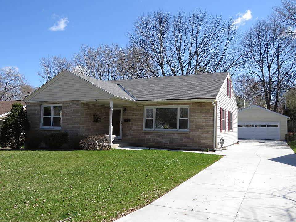 1st image of 239 S Silverbrook Dr