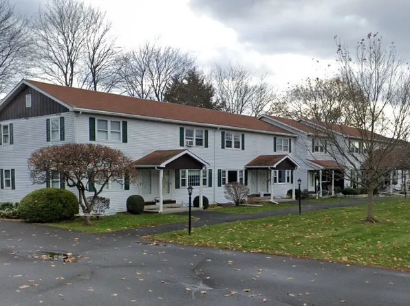 4 Keegan Ln #E, Greenfield, MA 01301