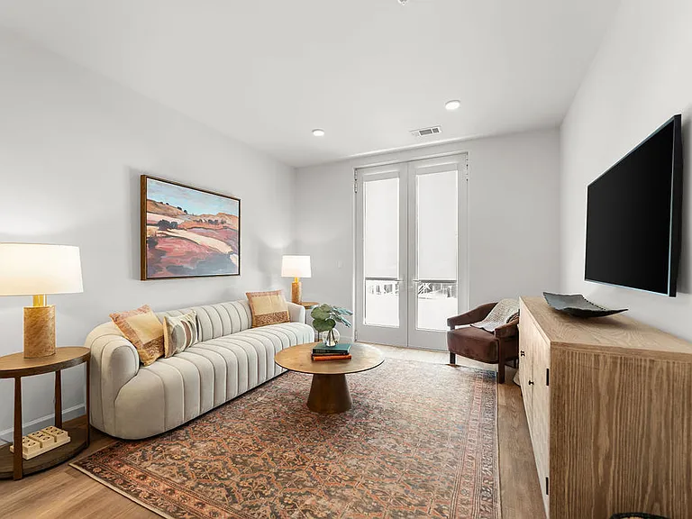 River's Edge Residences — Photo 17
